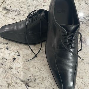 Boss Hugo Boss leather dress shoes. Men’s size 7.5